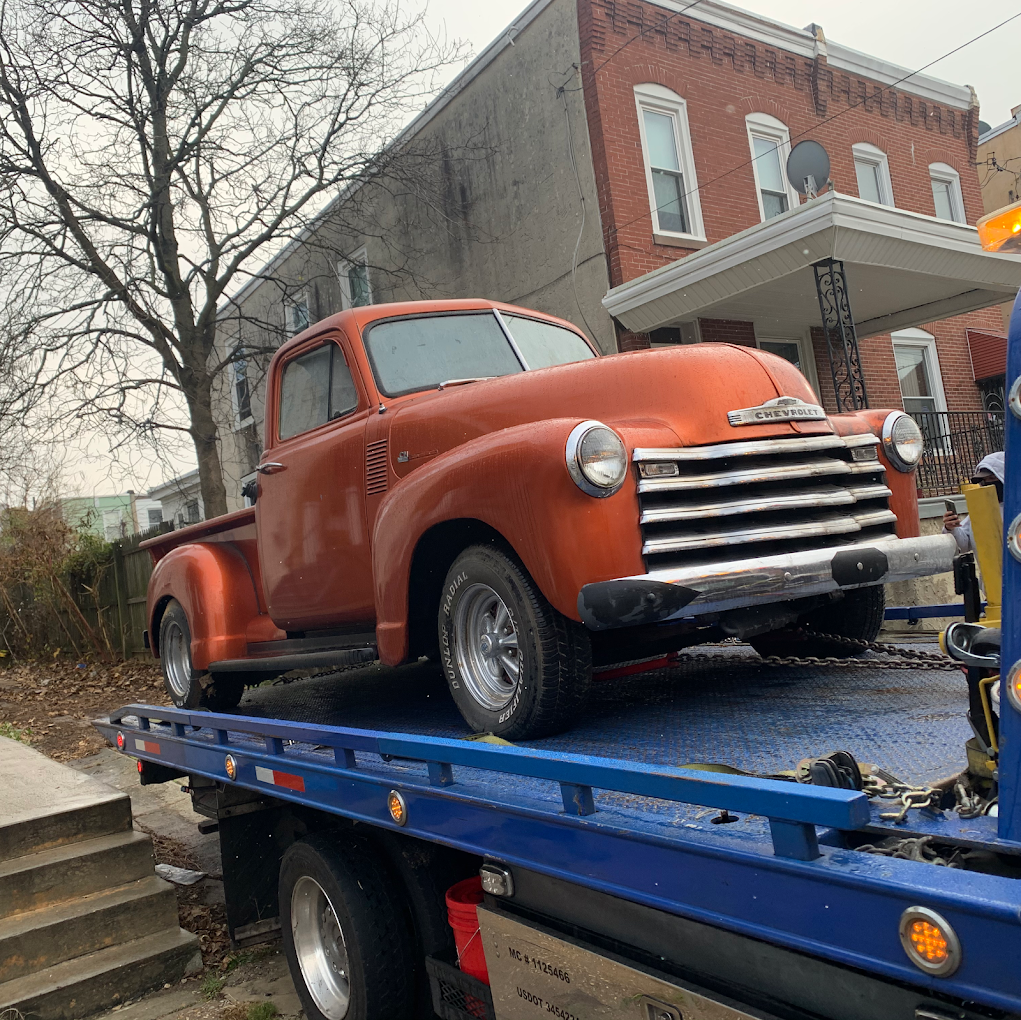 Garraud Towing truck providing professional vehicle assistance